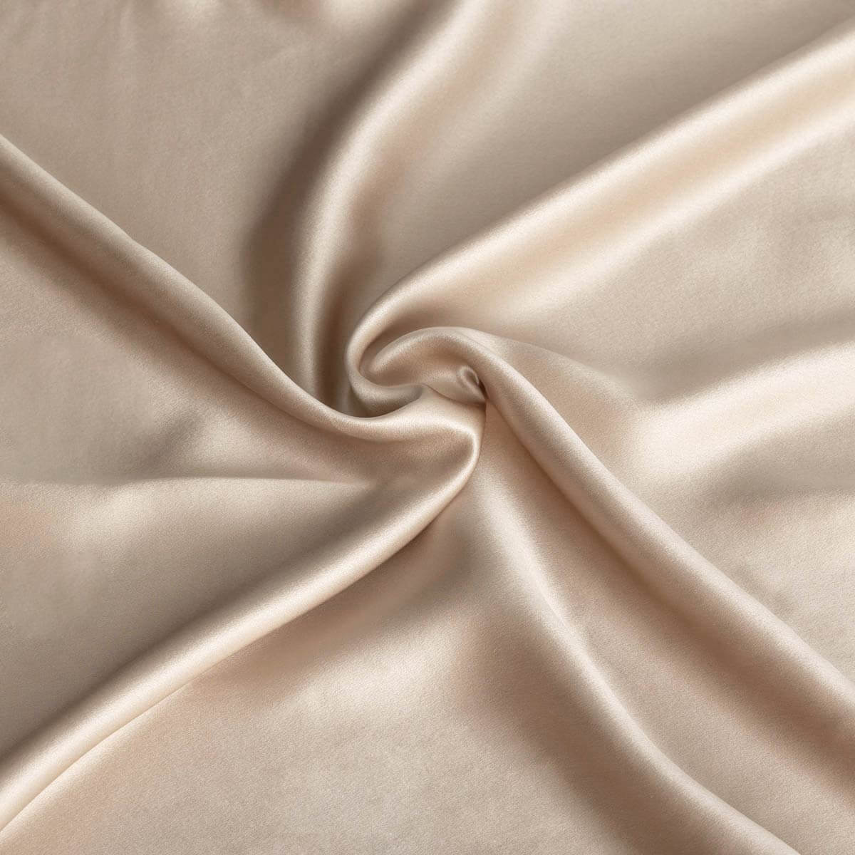 Beige sidenörngott i 100% mullbärssilke! Bra för både hud och hår.