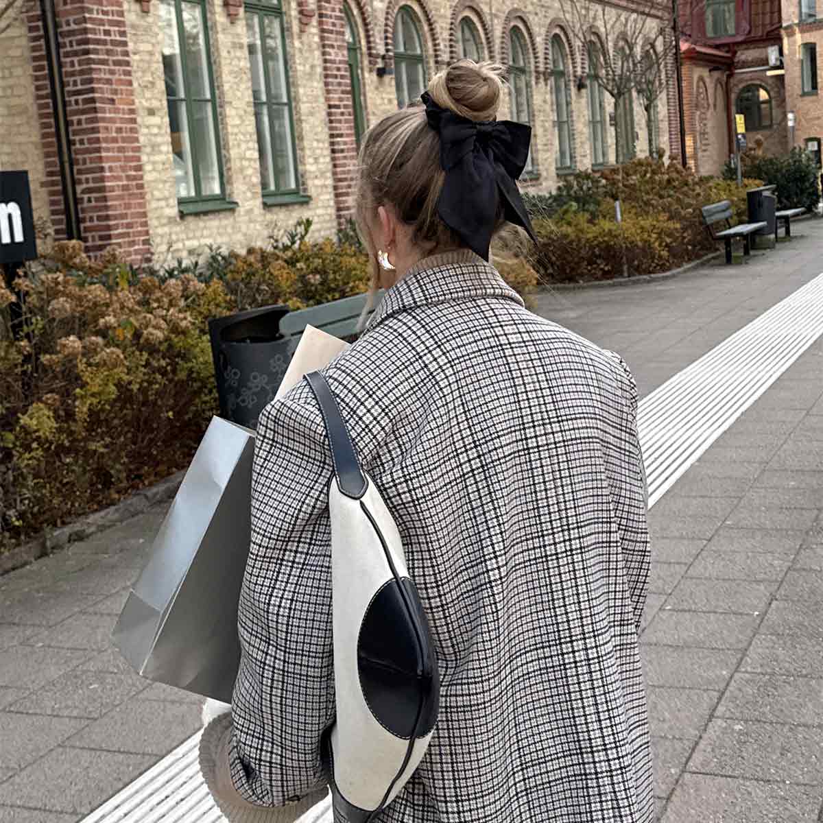 Rosett-scrunchie siden svart